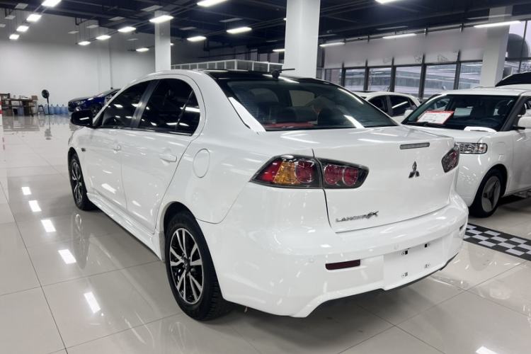 Used Mitsubishi Lancer EX 2016 1.8L Manual Black-and-White Retro Edition
