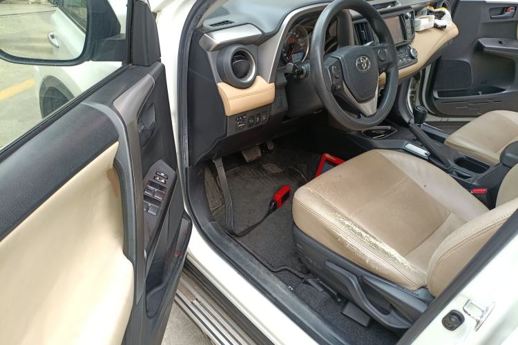 Used Toyota RAV4 2016 2.0L CVT Two-Wheel Drive Fashion Edition China V Standard
