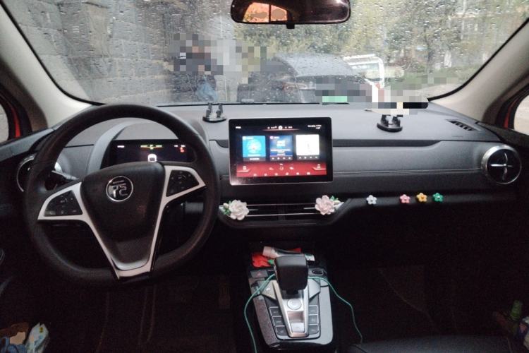 Used BYD Yuan New Energy 2019 EV360 Smart Connect Luxurious Model Center Console