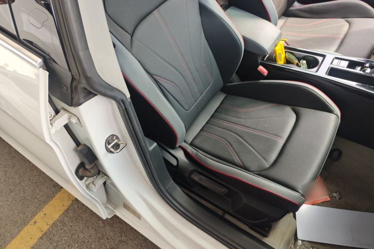 Used Volkswagen Lamando 2024 Lavida L 280TSI DSG Cool & Spicy Edition Right Front Seat