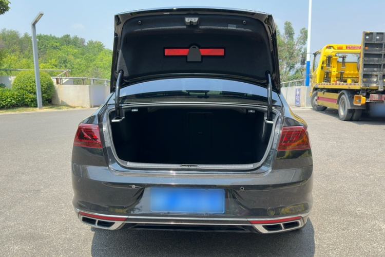 Used Volkswagen Magotan 2023 2 Million Units Limited Edition 330TSI DSG Leading Version
