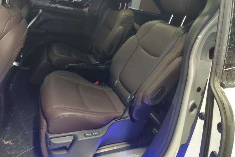 Used Toyota SIENNA 2023 2.5L Hybrid Platinum Edition Left Rear Seat