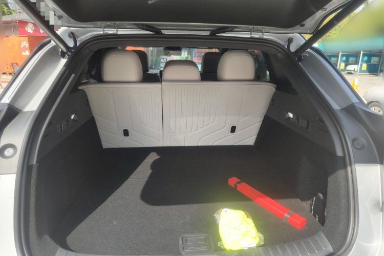 Used Li Auto i6 2025 Model Four-Wheel-Drive Standard Type
