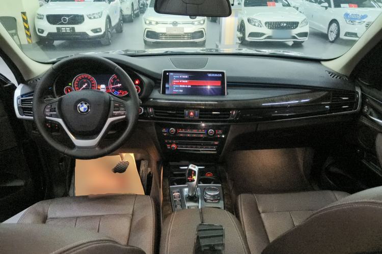 Used BMW X5 2018 xDrive28i Center Console