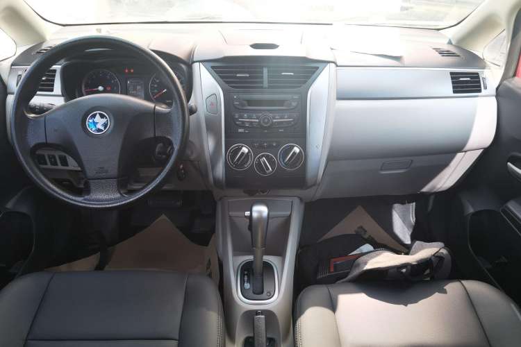 Used Venucia R50 2015 1.6L Automatic Fashion Edition
