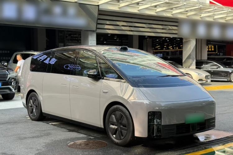 Used Li Auto MEGA 2024 Ultra Model
