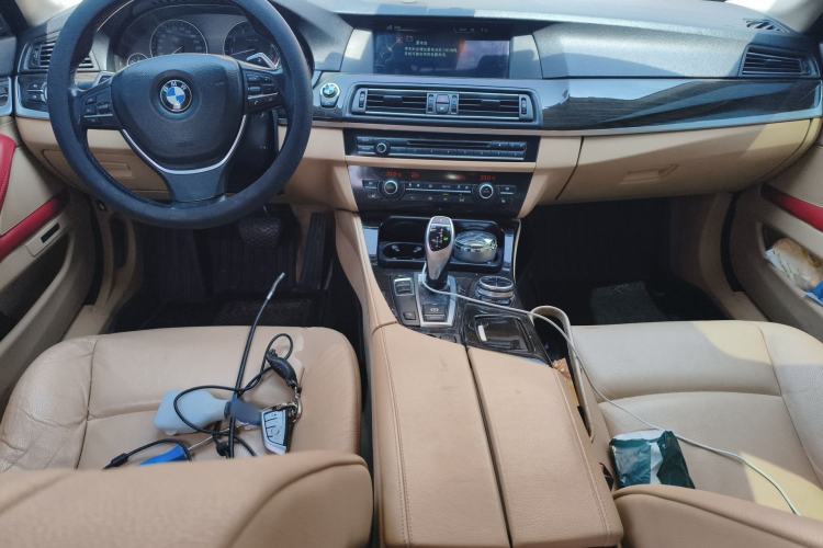 Used BMW 5 Series 2013 535Li Leading Model Center Console