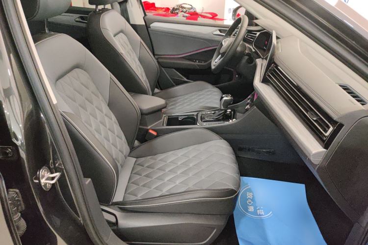 Used Volkswagen Sagitar 2025 300TSI DSG Excellence Edition Right Front Seat