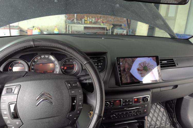 Used Citroen C5 2016 1.8T Automatic Luxury Model Center Console