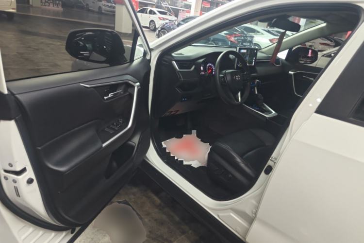 Used Toyota Wildlander 2020 2.0L CVT 4x4 Luxury Edition Driver Seat