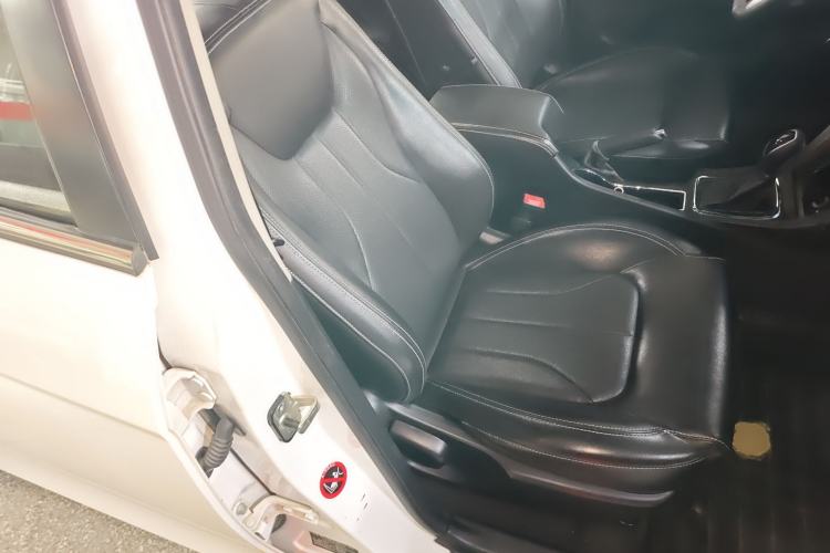 Used Geely Auto Emgrand 2016 Sedan 1.5L CVT Upward Version Right Front Seat