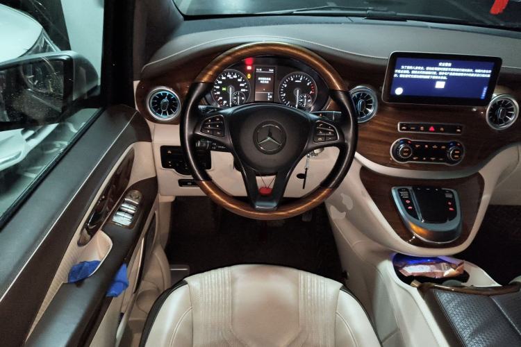 Used Mercedes-Benz Vito 2021 2.0T Business Version 7 Seats Steering Wheel