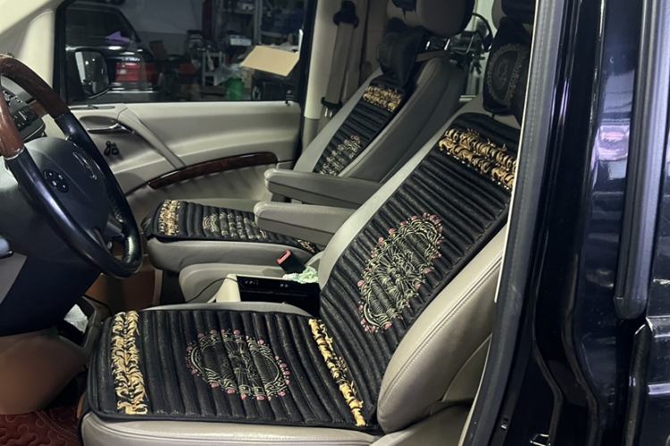 Used Mercedes-Benz Viano 2014 3.5L Premier Edition Interior 3