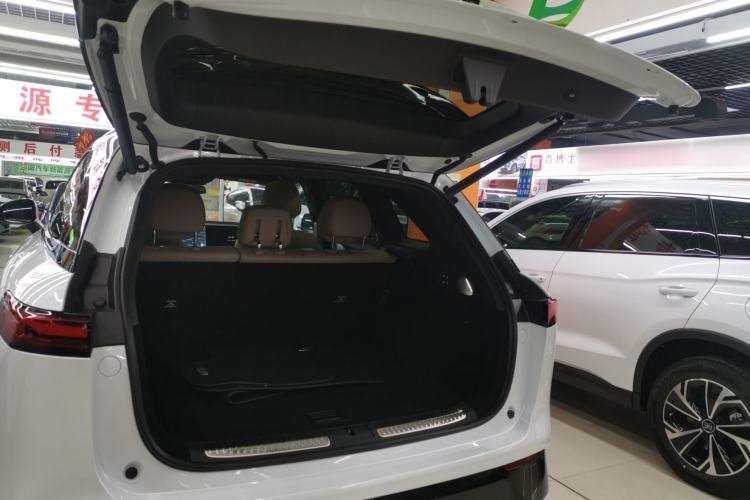 Used XPeng G9 2025 625 Long-Range Max Trunk