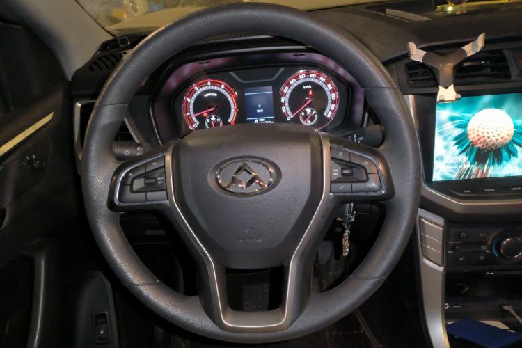 Used SAIC MAXUS T60 2019 2.4L Gasoline Manual Two-Wheel-Drive High-Ride Pioneer Edition Standard Cab