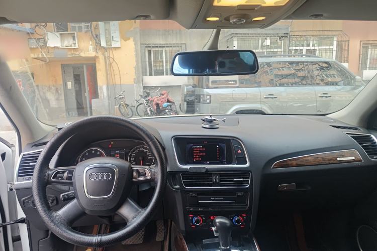 Used Audi Q5 2011 2.0TFSI Comfort Version Center Console