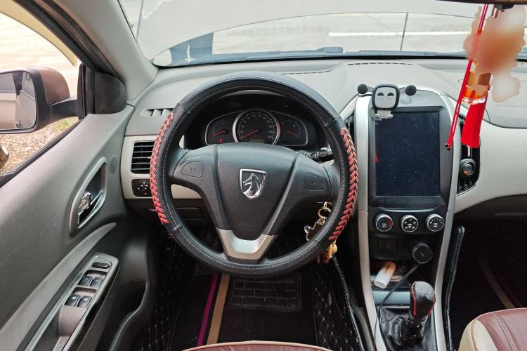 Used Baojun 630 2013 1.5L manual Comfort trim
