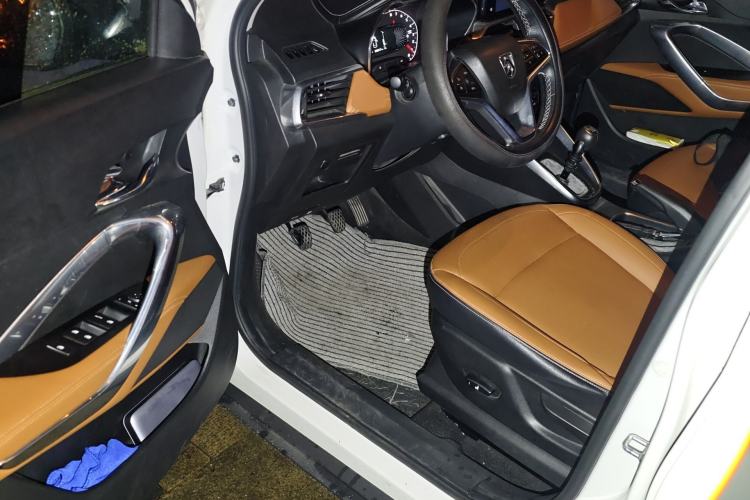 Used Baojun 510 2017 1.5L Manual Luxury Model Driver Seat