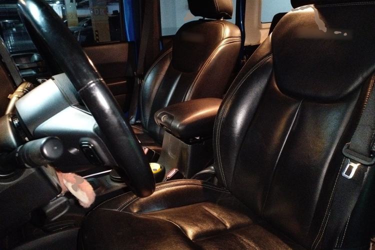 Used Jeep Wrangler 2015 3.0L Sahara Four-Door Comfort Edition Left Front Seat