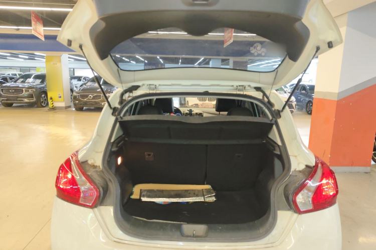 Used Nissan Tiida 2014 1.6L CVT Smart Model Trunk