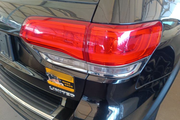 Used Jeep Grand Cherokee 2015 3.0L Elite Navigation Edition
