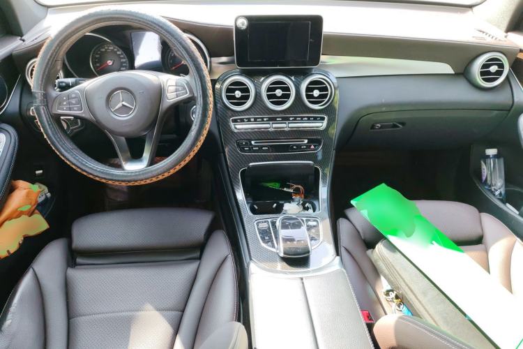 Used Mercedes-Benz GLC 2017 GLC 260 4MATIC Luxury Model Center Console