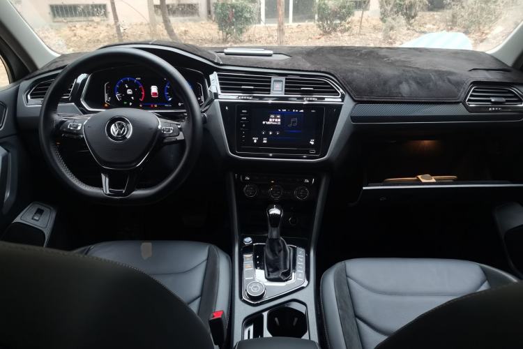 Used Volkswagen Tiguan L 2019 330TSI Automatic Two-Wheel Drive Smart Luxury Version China VI Standard Center Console
