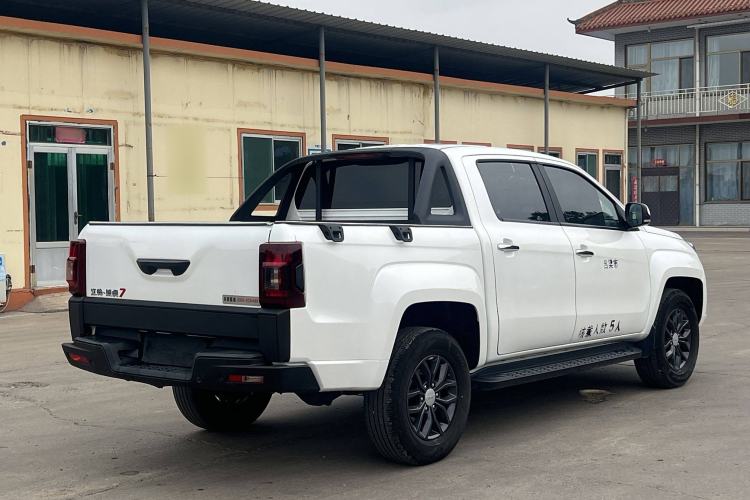 Used JMC Yuhu 7 2023 2.0T Automatic Gasoline 4x4 Comfort Edition Standard Wheelbase
