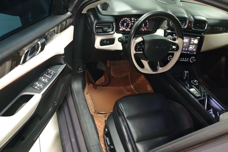 Used Lynk & Co 02 2022 2.0T DCT Shine Pro Driver Seat