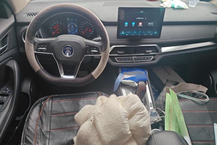 Used BYD Song 2020 Classic Edition 1.5T Automatic Elite Model Center Console