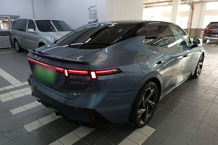 Used Lynk & Co 07 2024 EM-P 126 Long-Range Ultra Rear Right 45 Deg