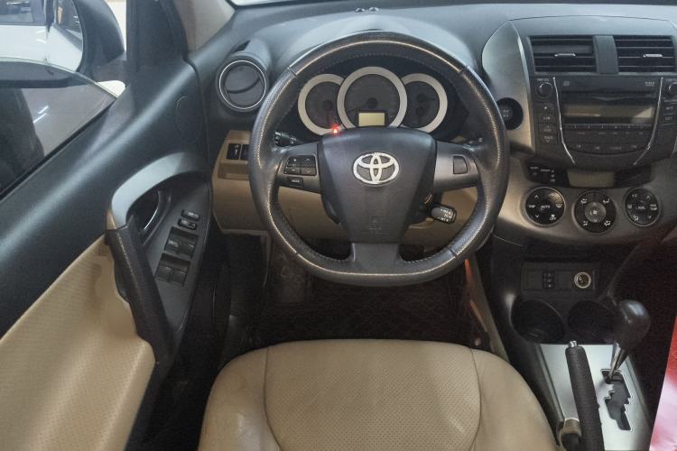 Used Toyota RAV4 2012 Luxurious 2.4L Automatic 4x4 with Stylish Features Steering Wheel