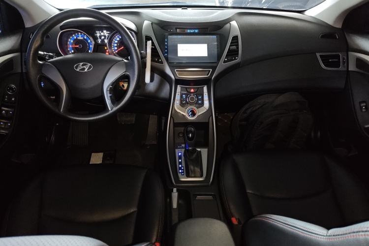 Used Hyundai Elantra (5th Generation / Langdong) 2016 1.6L Automatic Smart Version Center Console
