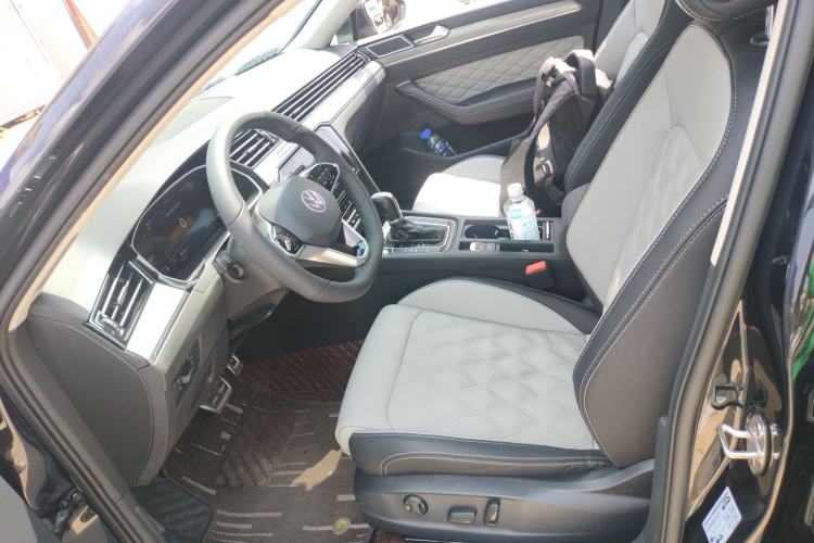 Used Volkswagen Magotan 2023 2 Million Units Limited Edition 330TSI DSG Leading Version Left Front Seat