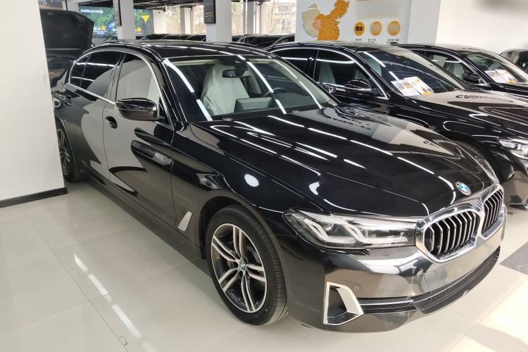 Used BMW 5 Series 2022 Second Facelift 530Li Leading Edition Luxury Package Front Right 45 Deg