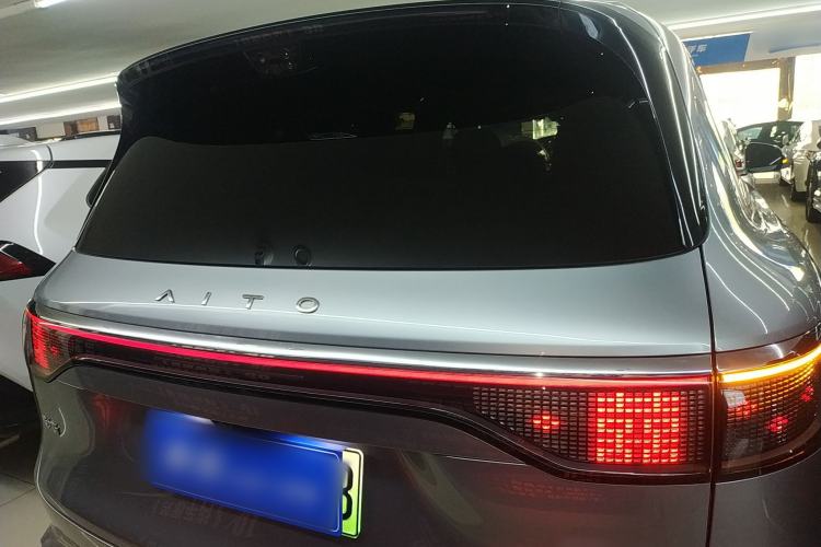 Used Hima AITO M8 2025 Extended-Range Max Version 37 kWh 6-Seater
