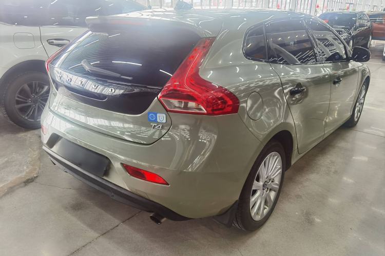 Used Volvo V40 2016 T4 Smart Luxury Edition
