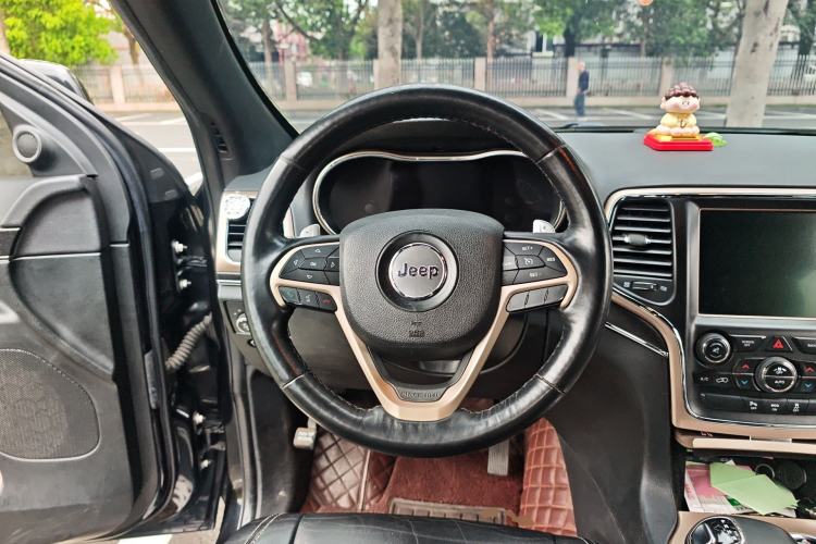 Used Jeep Grand Cherokee 2015 3.0L Comfort Navigation Edition Steering Wheel
