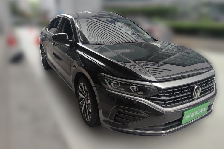 Used Volkswagen Passat 2022 330TSI Luxury Edition Front Right 45 Deg