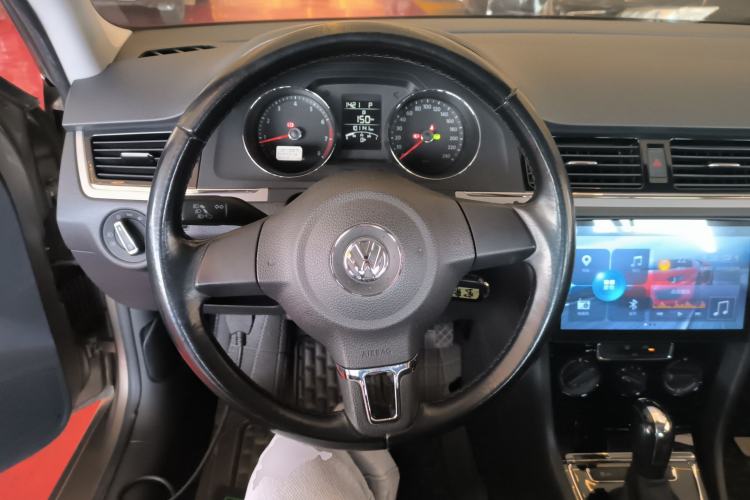 Used Volkswagen Bora 2015 Qihui Edition 1.6L Automatic Fashion Model Steering Wheel