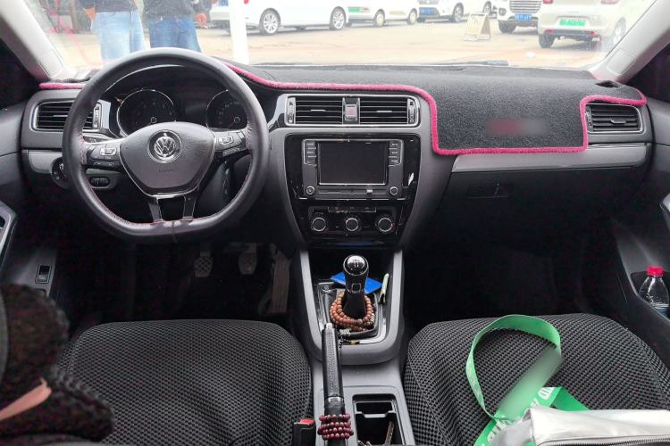 Used Volkswagen Sagitar 2017 1.6L Manual Comfort Model Center Console