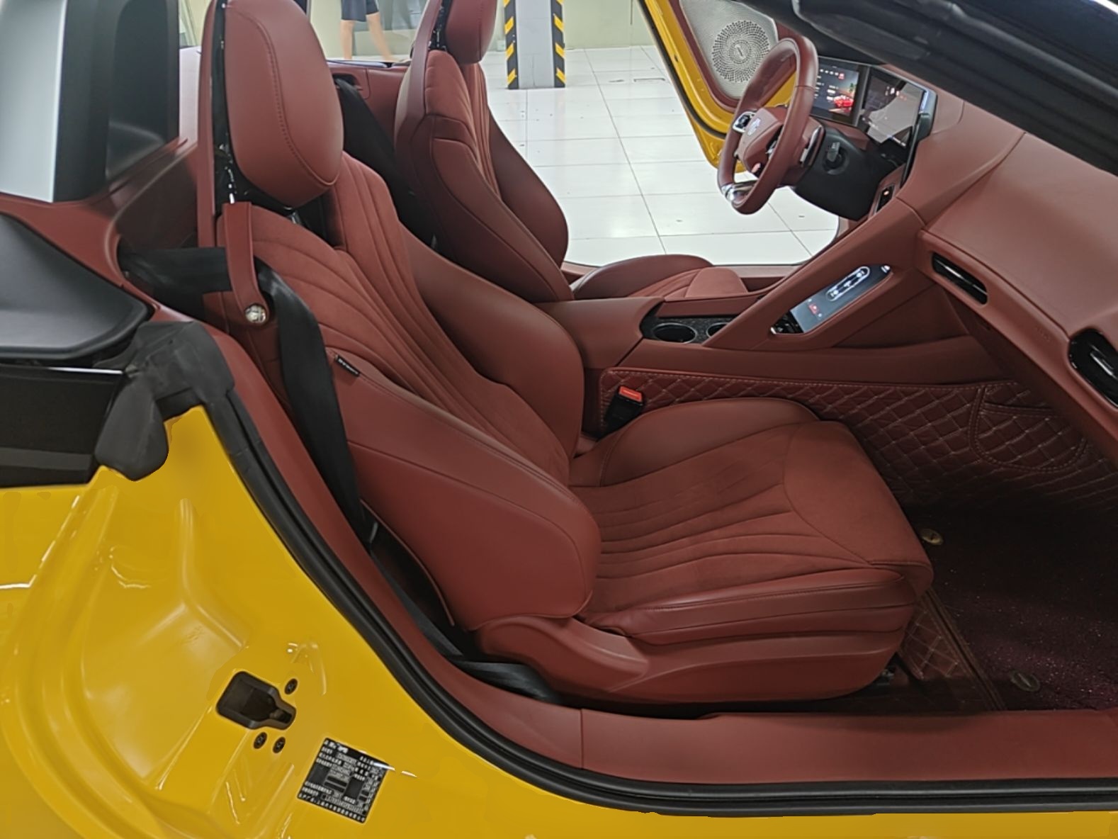 MG Cyberster 2024 520 km Legendary All-Wheel-Drive Version — снимка 19
