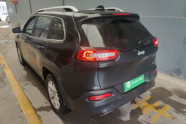 Used Jeep Cherokee 2016 2.4L Leading Edition
