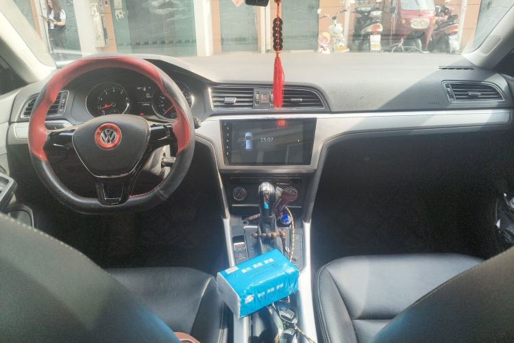 Used Volkswagen Lamando 2015 230TSI DSG Fashion Edition Center Console