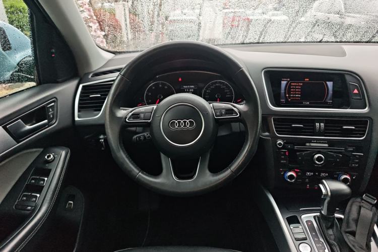 Used Audi Q5 2017 Plus 40 TFSI Technology Model Steering Wheel