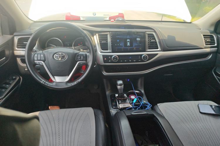 Used Toyota Highlander 2017 2.0T Two-Wheel Drive Luxury Edition 7 Seats