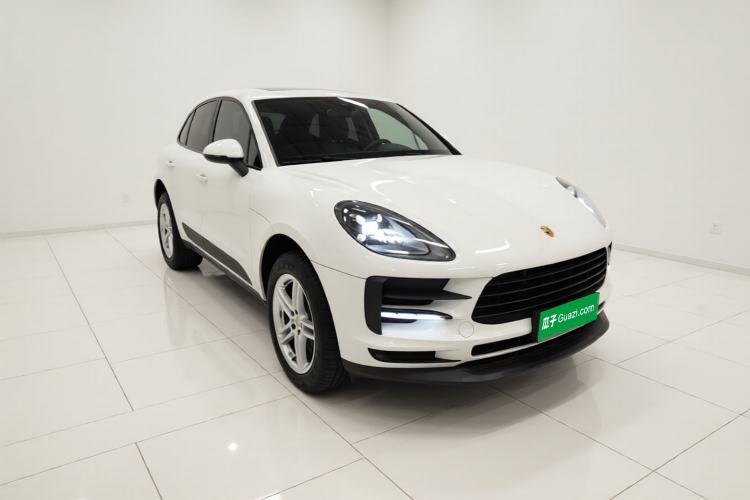 Used Porsche Macan 2018 Macan 2.0T Front Right 45 Deg