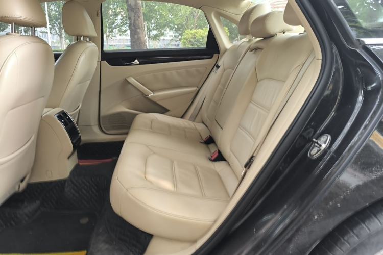 Ojetý Volkswagen Passat 2013 1.8TSI DSG Government Procurement Edition