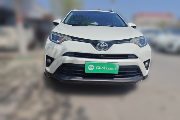 Used Toyota RAV4 2019 2.0L CVT Two-Wheel Drive Luxury Version China VI Standard