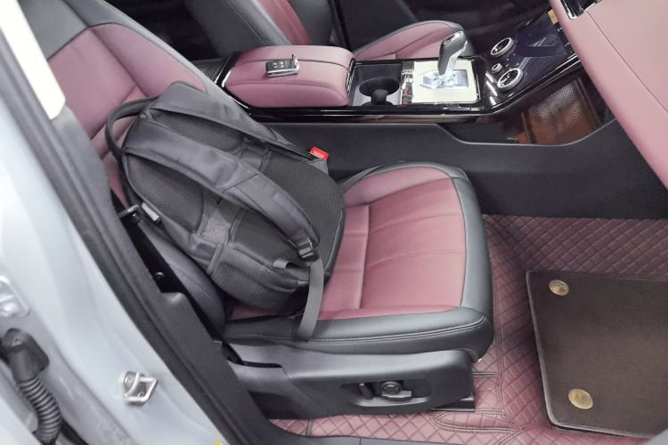 Used Land Rover Range Evoque 2023 Aurora L 249 PS Luxury Edition Right Front Seat